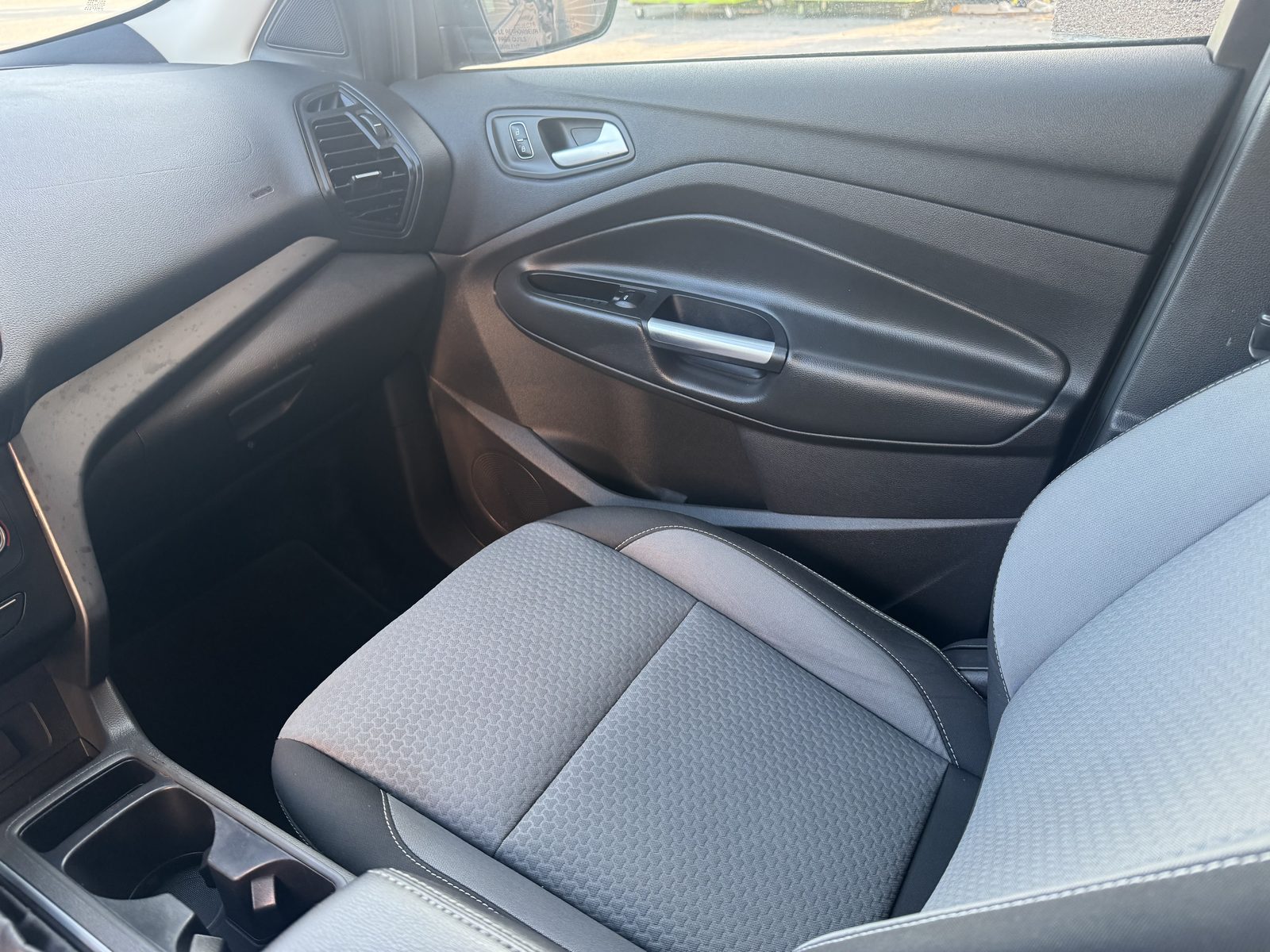 2017 Ford Escape SE AWD passenger seat and door trim
