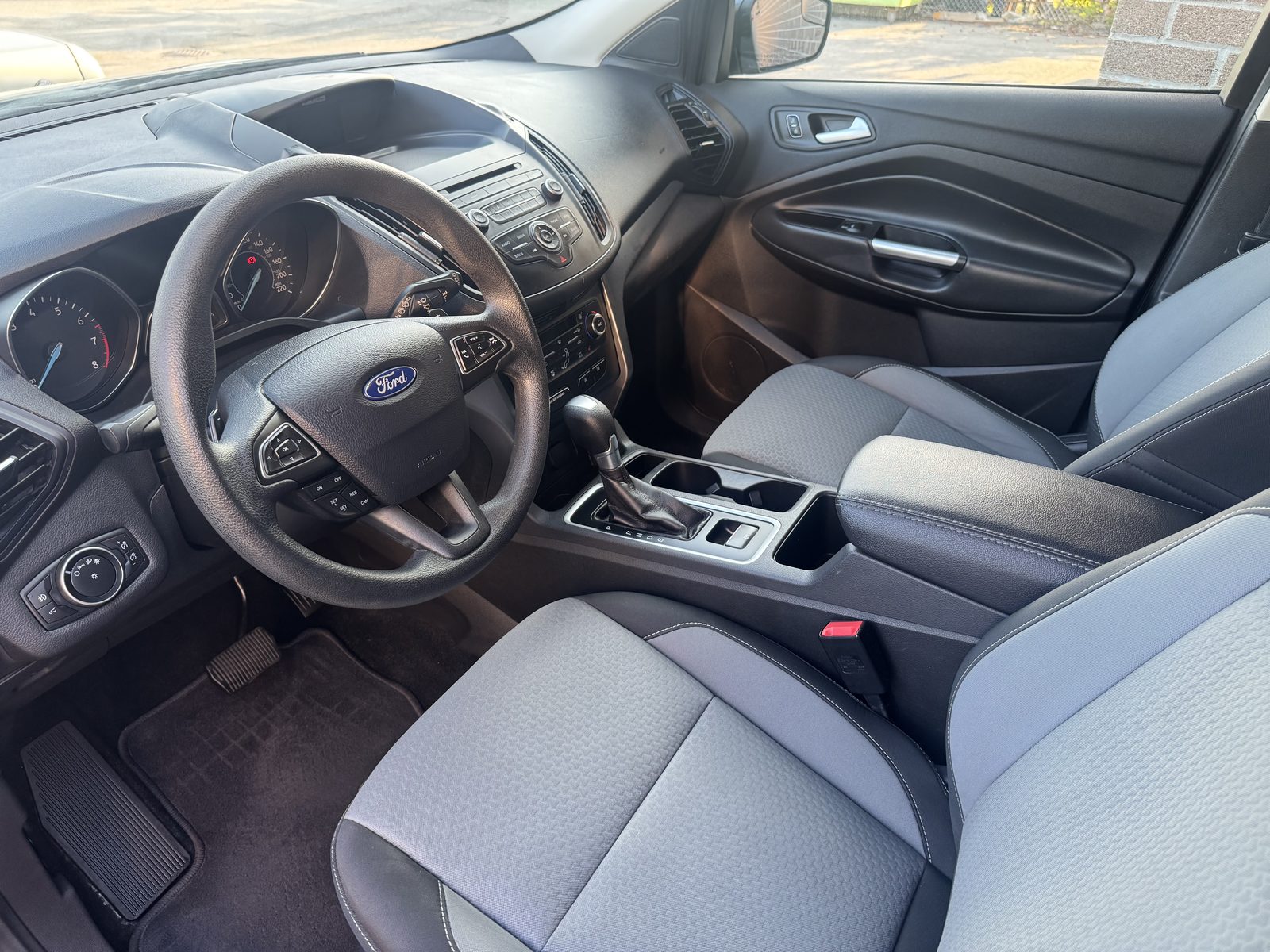 2017 Ford Escape SE AWD front seating and dashboard