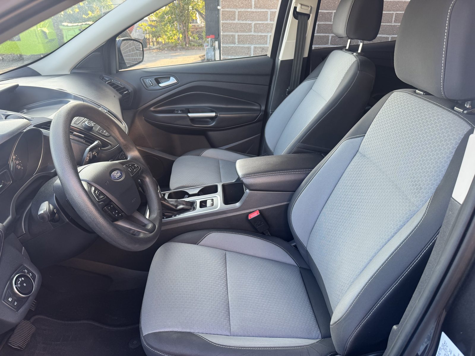 2017 Ford Escape SE AWD front seats