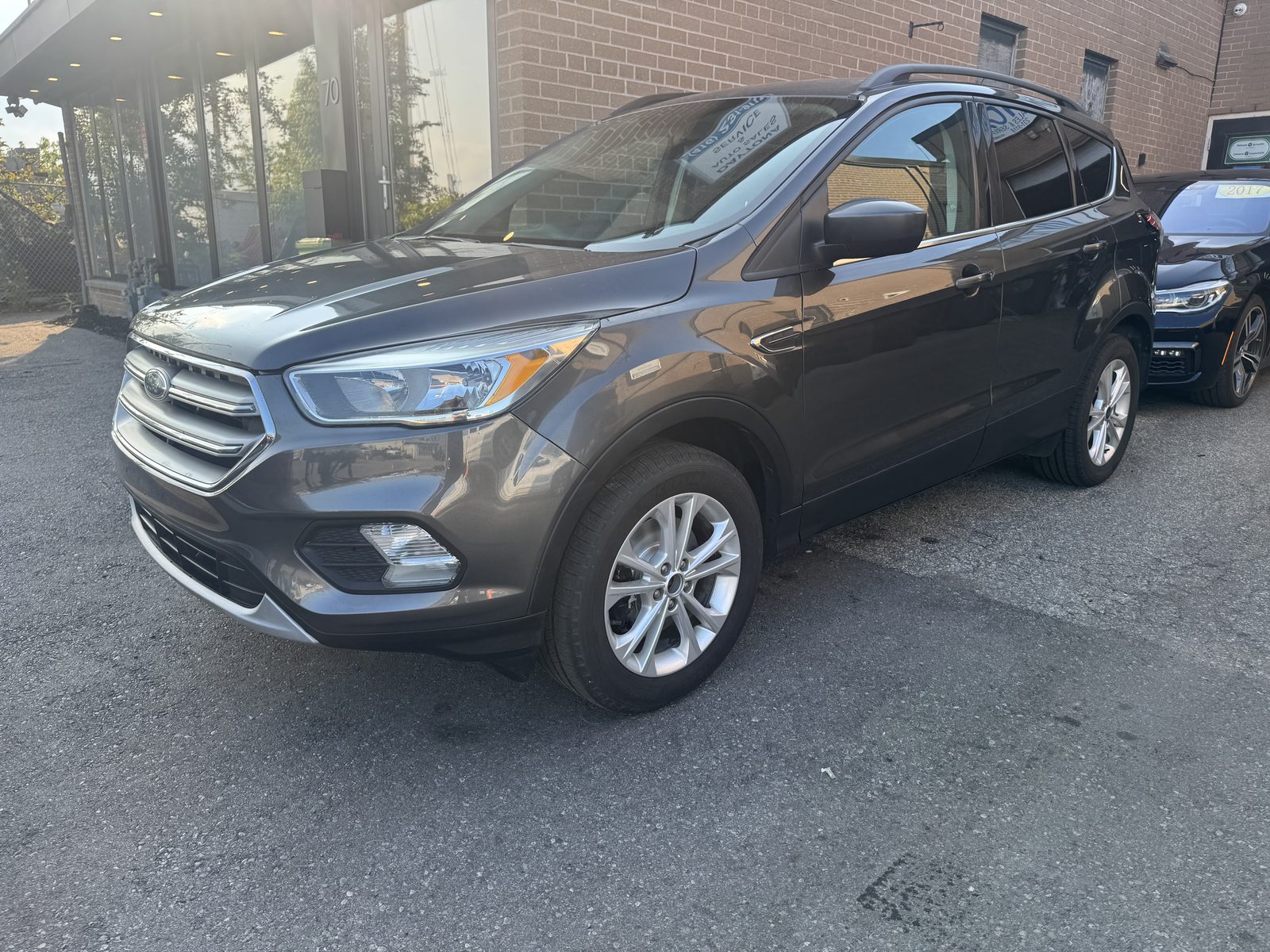 2017 Ford Escape SE AWD front three-quarter exterior view