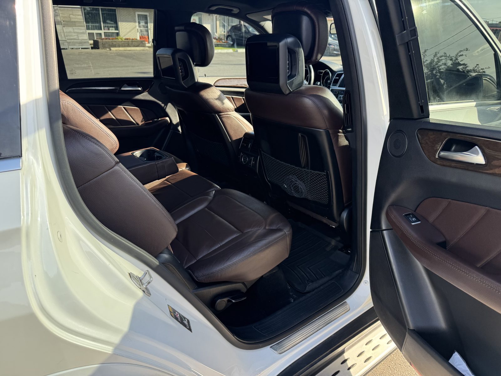 Premium brown leather front seats