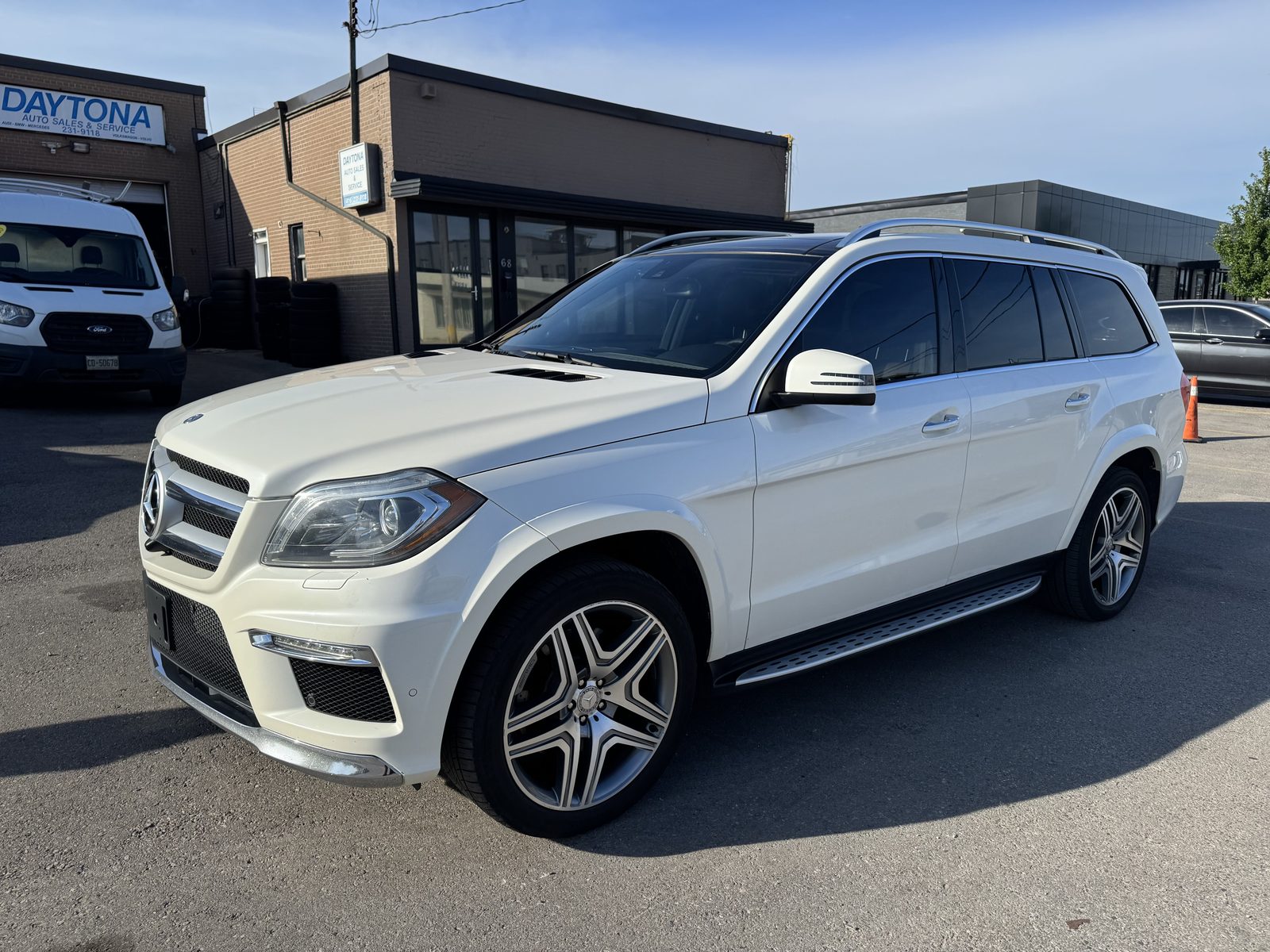 2016 Mercedes-Benz GL350 BlueTEC — 3/4 front view