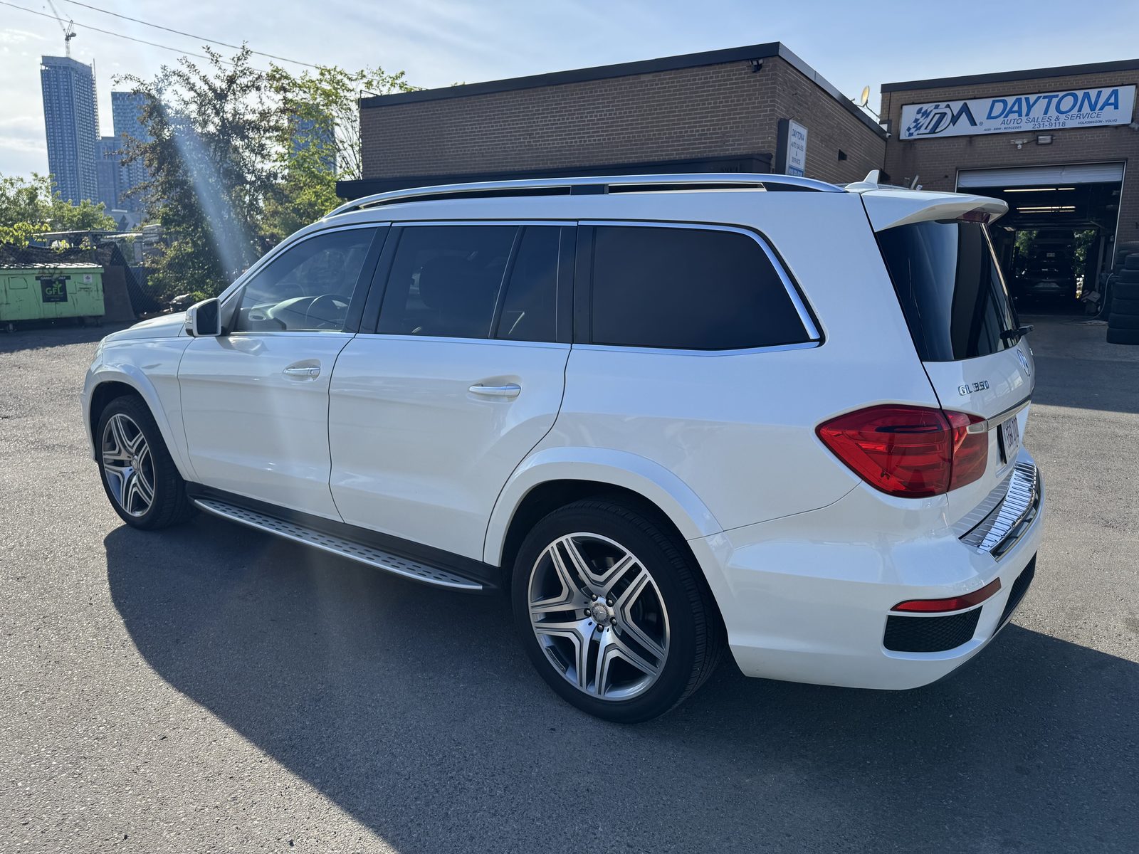 Side profile with running boards