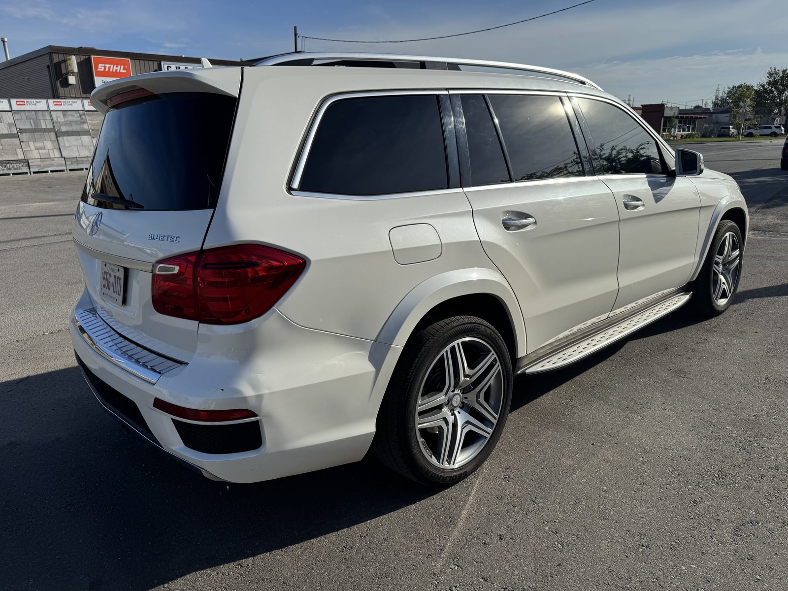 Rear 3/4 view