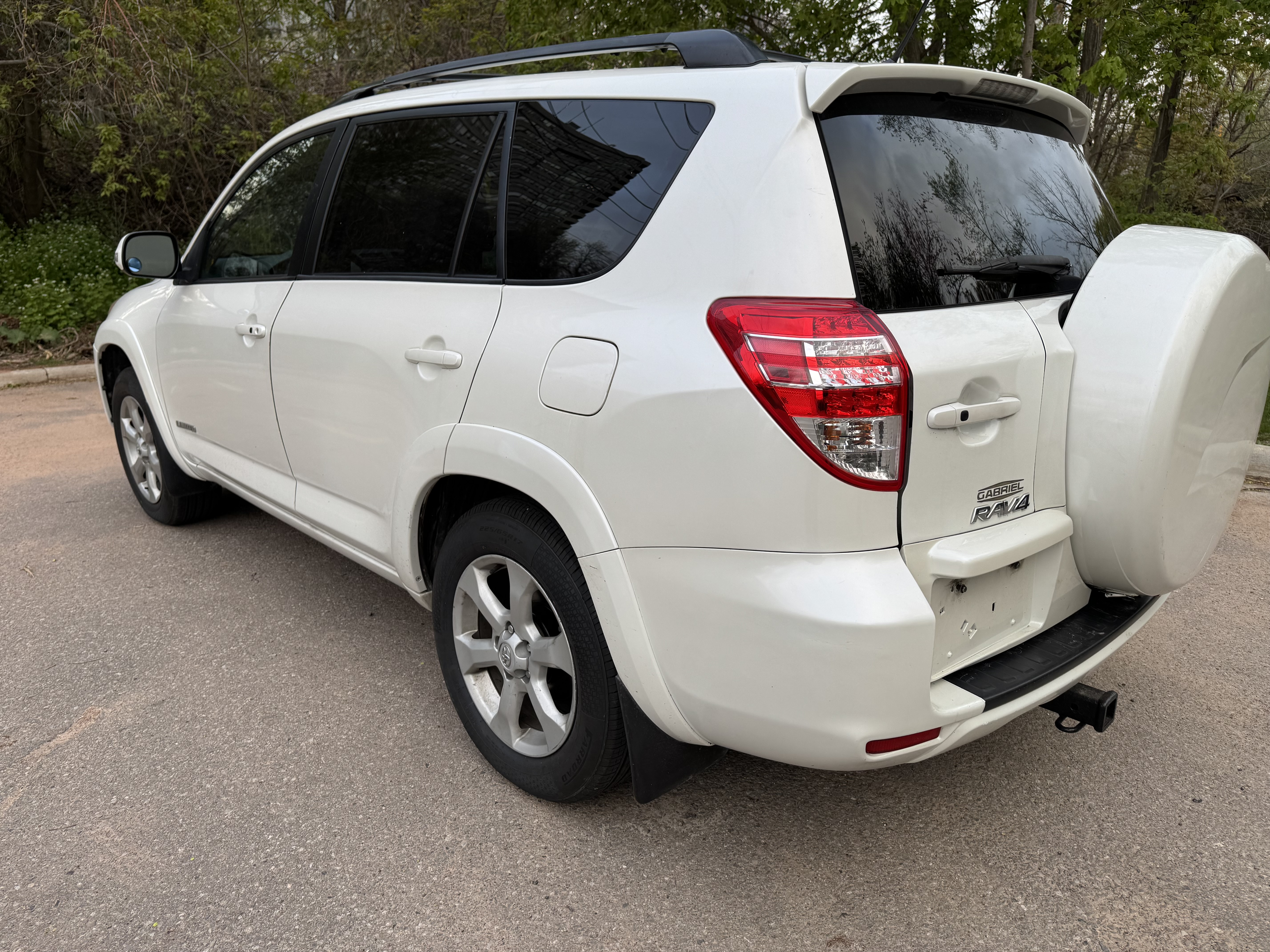 Rear 3/4 view with tow hitch